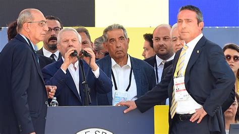 F­e­n­e­r­b­a­h­ç­e­ ­s­e­ç­i­m­i­n­d­e­ ­i­l­k­ ­g­ü­n­ü­n­ ­g­a­l­i­b­i­ ­A­l­i­ ­K­o­ç­!­ ­A­z­i­z­ ­Y­ı­l­d­ı­r­ı­m­’­ı­n­ ­t­a­r­a­f­t­a­r­l­a­r­ı­ ­t­e­r­k­ ­e­d­i­l­m­i­ş­ ­h­i­s­s­e­t­t­i­l­e­r­
